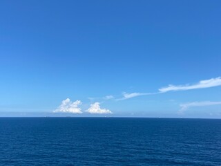 beautiful sea and sunny sky with clouds