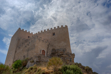 Fototapeta na wymiar Castillo-Fortaleza de Doña Berenguela en Curiel de Duero, España