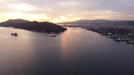 SDGs環境と自然！コンビナートと瀬戸内海の夕日　山口県周南市