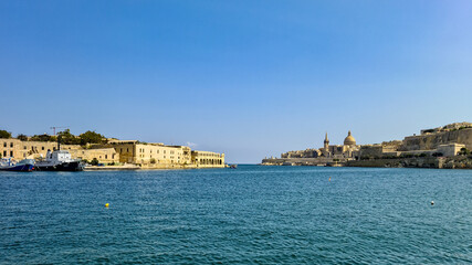 Fototapeta na wymiar Marsamxett Harbour in-between the Lazzaretto quarantine facility on Manoel Island and the fortified City of Valletta. 
