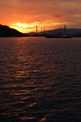 Naklejka premium SDGs環境と自然！コンビナートと瀬戸内海の夕日 山口県周南市