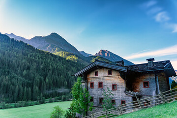Sonnenaufgang im Tux-Tal / Zillertal / Tirol