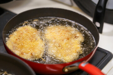 トンカツを調理