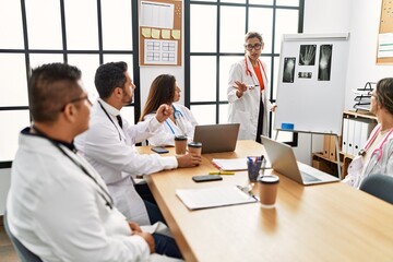 Obraz premium Group of hispanic doctor discussing in a medical meeting at the clinic office.