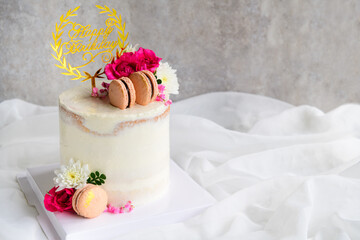 Cute Naked cakes Decorated with Macaron and rose flower