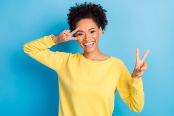 Photo portrait young girl showing v-sign gesture smiling wearing casual clothes isolated pastel blue color background