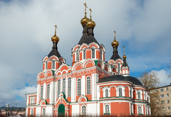 Fototapeta na wymiar Spaso-Preobrazhensky Cathedral on a winter day in the city of Kimry, Tver region