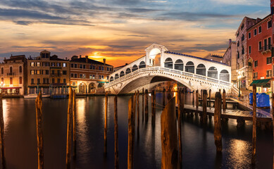 Fototapeta na wymiar The Rialto bridge panorama at sunset, Venice, Italy
