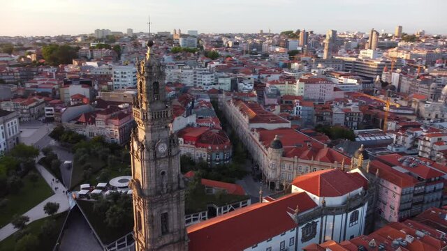 Porto - Igreja e Torre dos Cl&eacute;rigos - Vista a&eacute;rea