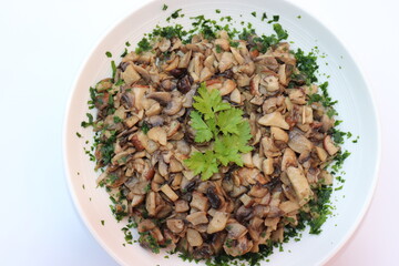 Gebratene Steinpilze mit Weißwein, Zitronensaft und frischer Petersilie.