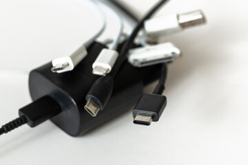 EU schlägt Normierung von Ladekabeln für Handys nach USB-C Standard vor.
Einsparung und...