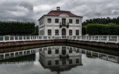 the palace in the park
