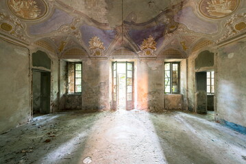 In the Abandoned Palace 