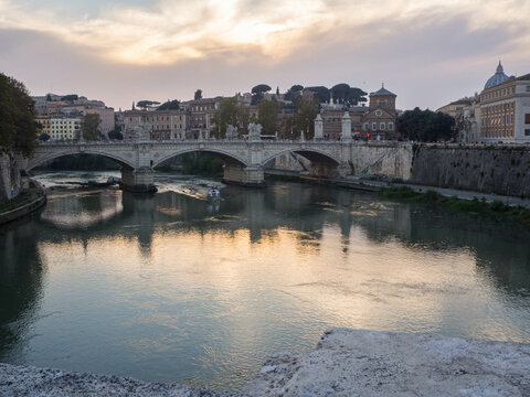 italy bringe over the river