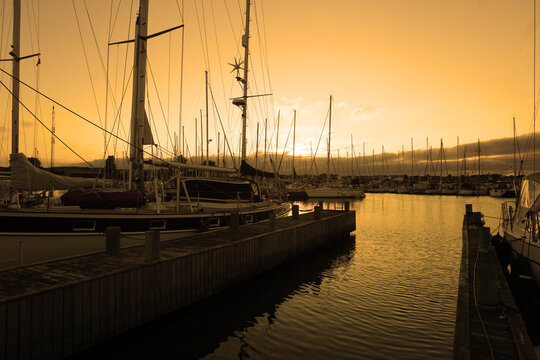 Sonnenuntergang im Yachthafen von Frederikshavn in D&auml;nemark