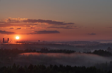 A sunset near Lomonosov, view to the Sun from a roof