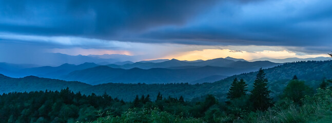 Panorama of the blue ridge mountains at sunset - obrazy, fototapety, plakaty