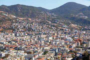 Fototapeta premium A bird's-eye view of the Turkish city of Alanya on a bright sunny day.