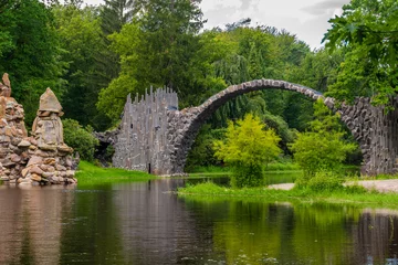 Photo sur Plexiglas Le Rakotzbrücke le parc Kromlauer en Saxe avec le célèbre pont Rakotz