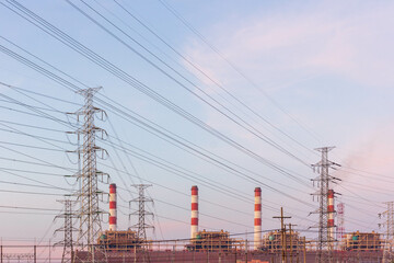 Gas turbine electrical power plant and high voltage electric pole
