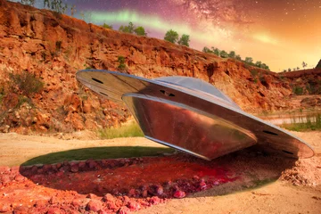 Crédence de cuisine en verre imprimé UFO Unidentified Flying Object crashed in the wasteland desert at night, science fiction scene with alien spaceship and mysterious lights