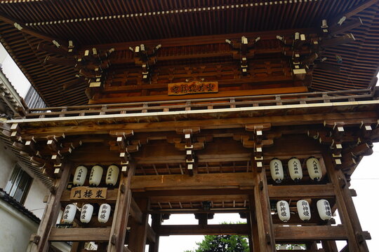 Gate Yasaka Shrine or Yasaka-jinja in Kitakyushu, Fukuoka, Japan - 福岡 北九州 小倉祇園 八坂神社 門	