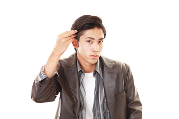 ヘアーセットをしている男性