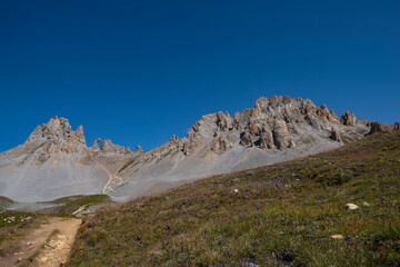 Mountain landscape with a rock arch in summer in the French Alps à Tignes
