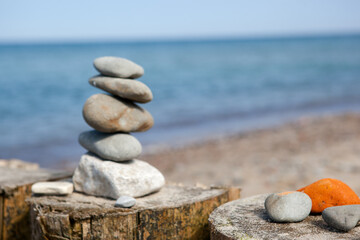 Fototapeta na wymiar stones stacked on top of each other against the background of the sea