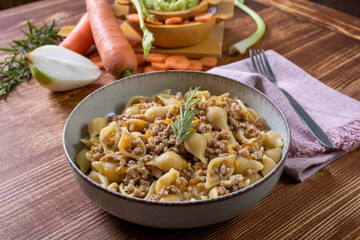 pasta corta con ragu' bianco di carne 