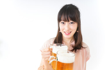 ビールを飲む若い女性 © maroke