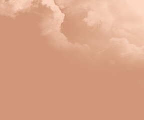 Brązowe rło z chmurami. © Hanna