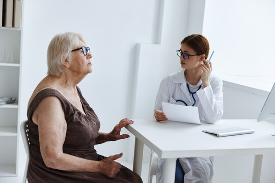 old woman patient diagnostics medical office
