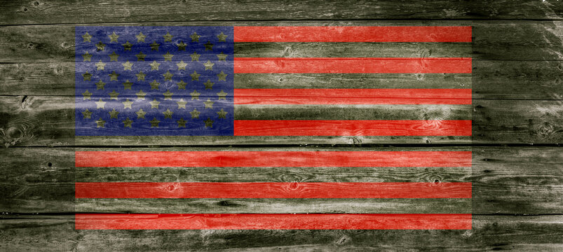 Amerikanische Flagge auf Holzhintergrund  im Vintage Style