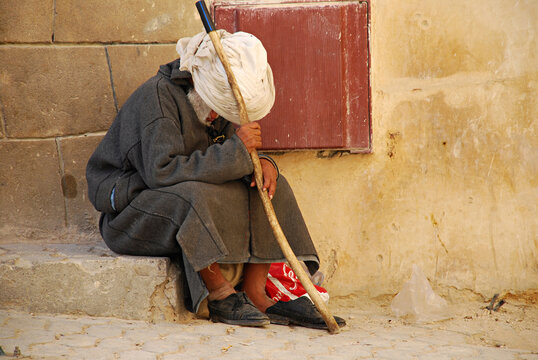Mendigo anciano en Marruecos.