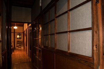 日本の昔の和室の廊下のイメージ