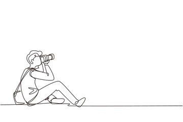 Fototapeta na wymiar Single one line drawing photographer of paparazzi taking photo with modern digital camera with angles. Journalist or reporter making pictures. Continuous line draw design graphic vector illustration
