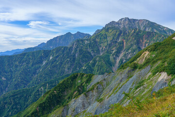 Fototapeta na wymiar 唐松岳登山道からの北アルプス