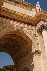 Obraz premium Detail of the Triumphal Arc in Paris, France