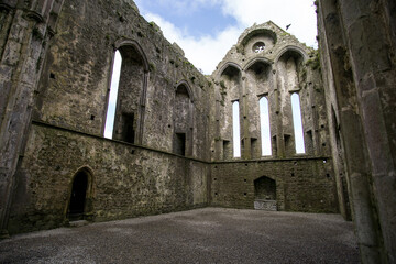 Fototapeta na wymiar Inside rock of cashel ruin in ireland