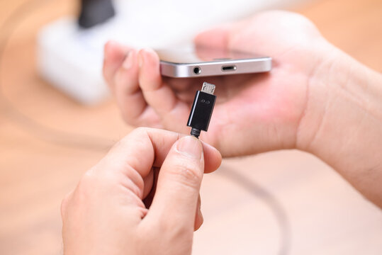Incompatible USB port and USB Charging Wire