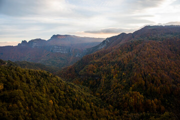 Obraz premium Autumn sunset in Puigsacalm peak, La Garrotxa, Spain