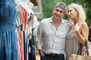 Naklejka premium mature couple looking at a store purchase