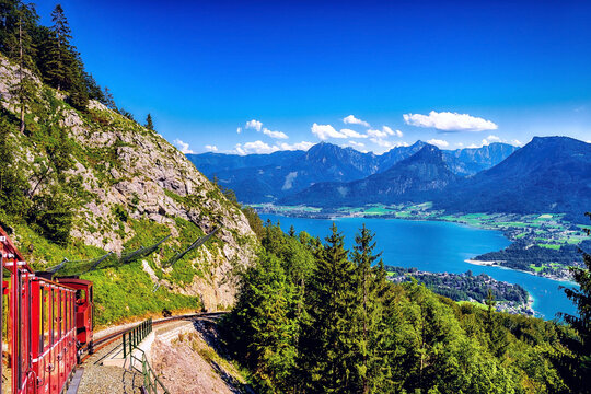 Schafbergbahn von Sankt Wolfgang &uuml;ber dem Wolfgangsee im Salzkammergut, &Ouml;sterreich