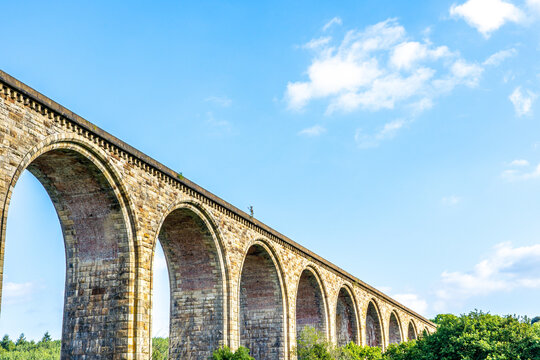 Cefn Viaduct A stunning railway viaduct rising majestically over the River Dee Designed by Scottish civil engineer and railway pioneer Henry Robertson, and built by railway contractor Thomas Brassey 