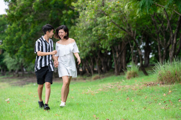 Naklejka premium happy Lesbian couple walking in the park