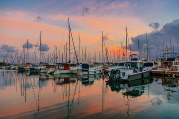 Fototapeta premium Stunning view of luxury yachts at the pier against the sunset