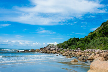 Fototapeta na wymiar beautiful image of the island of mel beaches boats coast of the sea, landscapes of Brazil