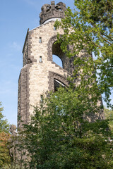 Fototapeta premium Der Aachener Bismarckturm ist einer von 173 noch vorhandenen der ehemals 240 Bismarcktürme und Bismarcksäulen, die zum Andenken an den Gründer des Deutschen Reiches Otto von Bismarck (1815–1898)