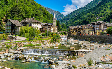 The beautiful village of Fontainemore in the Lys Valley. Aosta Valley, northern Italy. - obrazy, fototapety, plakaty